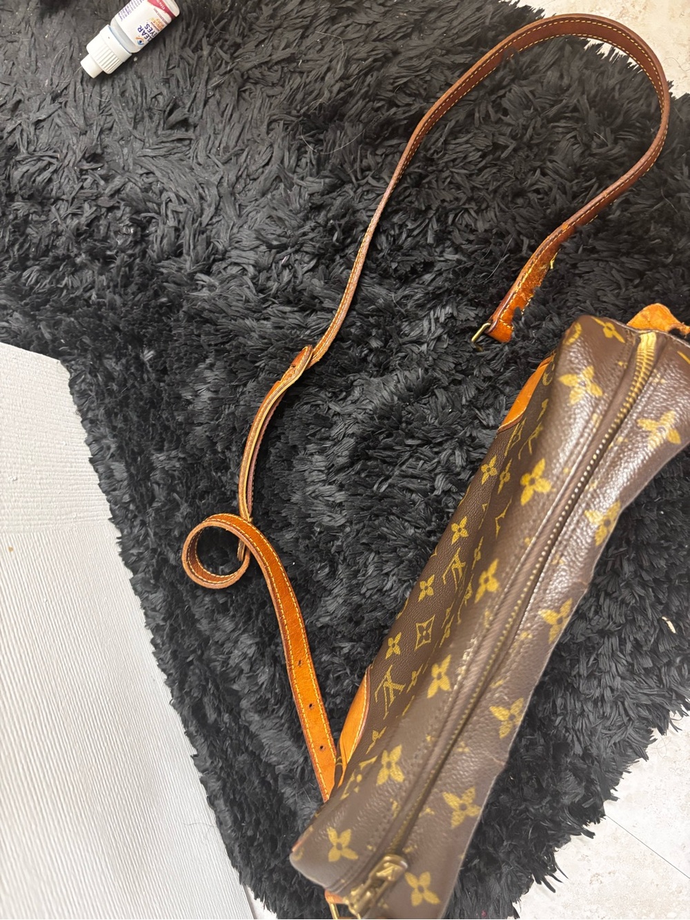 Louis Vuitton Monogram Canvas Crossbody with Tan Leather Trim - Picture 5 of 6